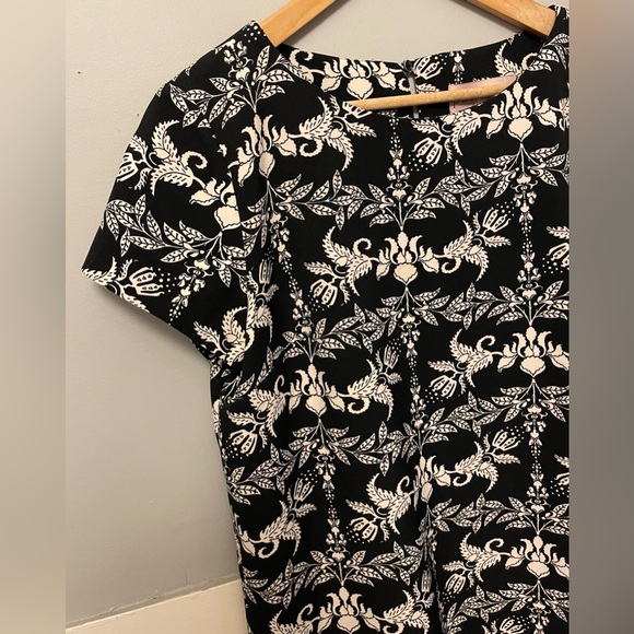 Damask Pattern Shift Dress - Picture 6 of 10